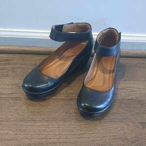 Clarks Black Ankle-Strap Leather Wedge Pumps, Size 8.5